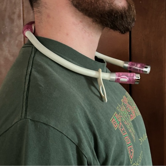HUGlight original necklight wearable flashlight - Picture 7 of 16